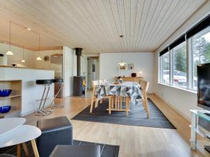 TV a/nebo společenská místnost v ubytování Holiday Home Micke - 3-2km from the sea by Interhome + 21 fotografií