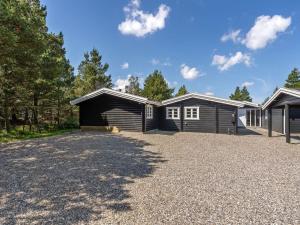 Το κτήριο όπου στεγάζεται  η παραθεριστική κατοικία