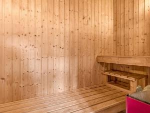 interni in legno di una sauna con pareti in legno di Holiday Home Silva - 3-9km from the sea by Interhome a Tagholm