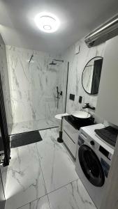 O bucătărie sau chicinetă la Piła- balkon-3 osoby-2 łóżka-przytulny apartament