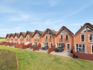 una imagen de un gran edificio de ladrillo en Holiday Home Perttu - 3-5km from the sea by Interhome, en Kongsmark