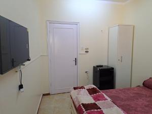 Μια τηλεόραση ή/και κέντρο ψυχαγωγίας στο Sweet Home 7
