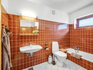 Ένα μπάνιο στο Holiday Home Jalmari - 3-5km from the sea by Interhome +18 φωτογραφίες