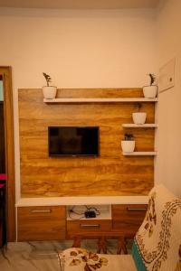 TV a/nebo společenská místnost v ubytování Cozy Nest Villa