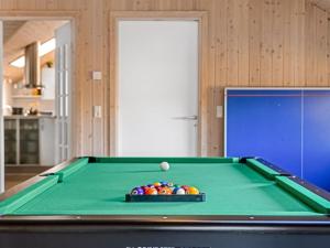 un tavolo da biliardo con una palla sopra di Holiday Home Krum - 4-5km from the sea by Interhome a Tagholm