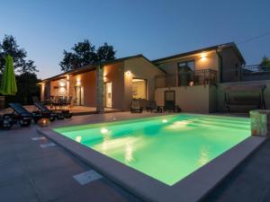 Πισίνα στο ή κοντά στο Villa Gloria for 6 people with private pool and children playground