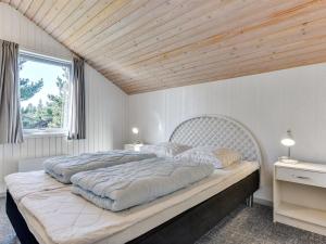 Ένα ή περισσότερα κρεβάτια σε δωμάτιο στο Holiday Home Niyazi - 3-1km from the sea by Interhome