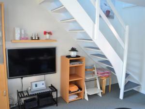 Televiisor ja/või meelelahutuskeskus majutusasutuses Apartment Svava - 2-3km from the sea by Interhome