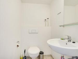 Koupelna v ubytování Holiday Home Toralf - 3-5km from the sea by Interhome + 39 fotografií