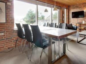 TV a/nebo společenská místnost v ubytování Holiday Home Andriana - 600m from the sea by Interhome