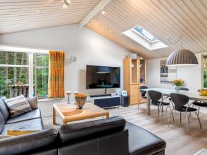 Χώρος καθιστικού στο Holiday Home Andresine - 900m from the sea by Interhome