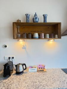 a kitchen counter with two lights on a shelf at De Stadshoeve in Medemblik