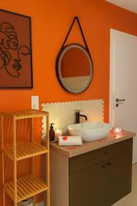 Imagine din galeria proprietății Studio romantique avec baignoire balnéothérapie duo et jardin proche de Colmar et Kaysersberg pour 2 personnes în Lapoutroie