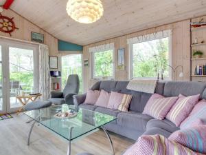 Гостиная зона в Holiday Home Gudni - 250m from the sea by Interhome