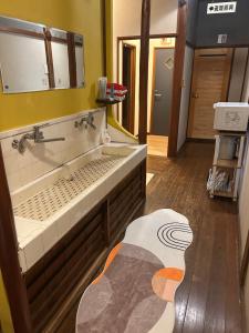 a bathroom with a sink and a mirror at Chikotto Inn in Kumano