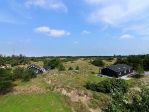 ブラーバンドにあるHoliday Home Soili - 1-2km from the sea by Interhomeの丘の上の家屋