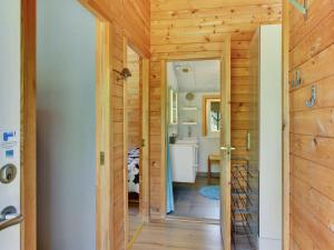 Kuchyň nebo kuchyňský kout v ubytování Holiday Home Jorina - 700m to the fjord by Interhome