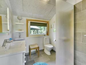 Koupelna v ubytování Holiday Home Jorina - 700m to the fjord by Interhome + 29 fotografií