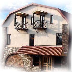 a building with two balconies on top of it at Galavnis Kari Hotel in Sighnaghi