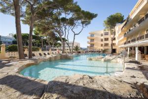 Bazén v ubytování Hotel Bella Playa & Spa nebo v jeho okolí