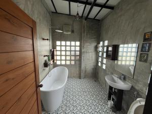 Bilik mandi di Wongtawan House +32 gambar