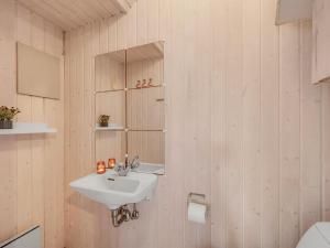 Ένα μπάνιο στο Holiday Home Vangja - 700m to the inlet by Interhome +32 φωτογραφίες