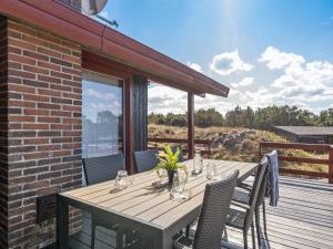 Μπαλκόνι ή βεράντα στο Holiday Home Eljene - 750m from the sea by Interhome