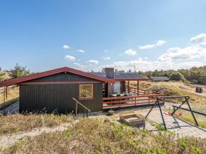 Το κτήριο όπου στεγάζεται  η παραθεριστική κατοικία +17 φωτογραφίες