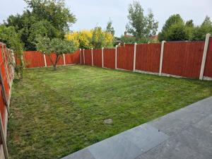 a backyard with a fence and a grass yard at 5 Beds 7 guests Private Garden Free Parking in Nottingham