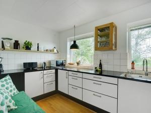 Η κουζίνα ή μικρή κουζίνα στο Holiday Home Flor - 900m from the sea by Interhome +17 φωτογραφίες