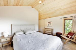 Postel nebo postele na pokoji v ubytování Chalets Alpins- 19 Chemin Alpin