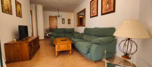 Μια τηλεόραση ή/και κέντρο ψυχαγωγίας στο Beachfront apartment