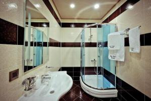 Ένα μπάνιο στο Du Port Hotel Baku +26 φωτογραφίες