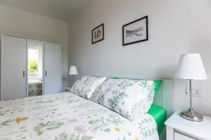 a bedroom with a bed with a green headboard at B&B LA CORTE SANTA MARIA in Negrar