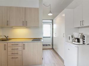 Η κουζίνα ή μικρή κουζίνα στο Apartment Fenris - 200m from the sea by Interhome