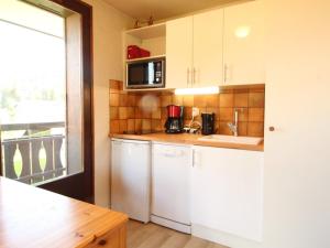 Η κουζίνα ή μικρή κουζίνα στο Appartement 2 pièces 5 pers, pied des pistes, garage privé, proche village et commerces - FR-1-572-57
