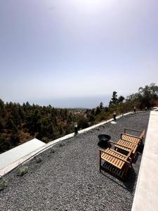 a group of benches sitting on top of a hill at Casa Arriettas in Tijarafe