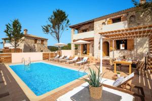 an image of a villa with a swimming pool at Villa Artemisia by Villa Plus in Koiliomenos