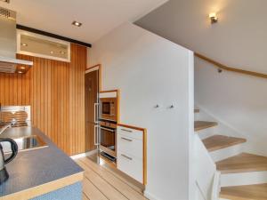 Η κουζίνα ή μικρή κουζίνα στο Apartment Varnava - 200m from the sea by Interhome