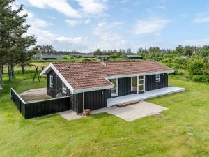 Το κτήριο όπου στεγάζεται  η παραθεριστική κατοικία