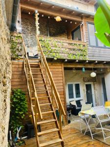 a wooden staircase leading up to a house at Les chambres d'Ursule in Tartas