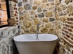 Imagen de la galería de Chateau Fasel, en Tirana