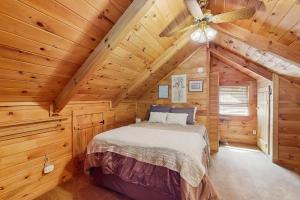 a bedroom in a log cabin with a bed at Sunset Mountain Cabin in Ellijay