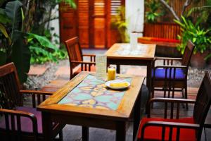 Un restaurante o sitio para comer en Lotus Villa