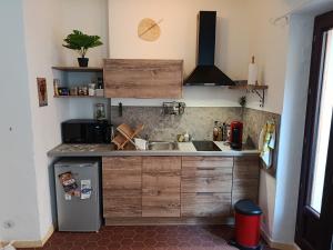 Η κουζίνα ή μικρή κουζίνα στο Appartement dans le centre historique avec terrasse privée +17 φωτογραφίες