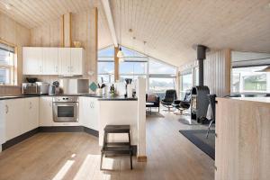 Dapur atau dapur kecil di LN403-Hjorring-Strandgardsvej-8