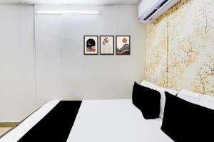 Ένα ή περισσότερα κρεβάτια σε δωμάτιο στο SPOT ON Nakshatra Lodge