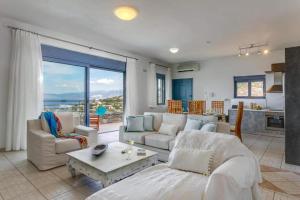 Ruang duduk di Elounda Senses Luxury villa with private pool