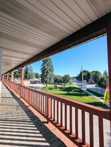 a wooden bridge with a view of a park at Cool City Motel in Two Rivers +28 photos