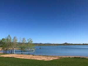 una portería de fútbol en medio de un lago en New! Cozy north Boulder guesthouse!, en Boulder